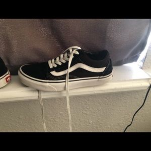 womens black and white vans
